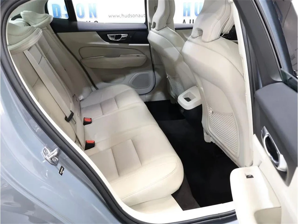 2022 Volvo S60 3rd Gen - Image 25 of 31