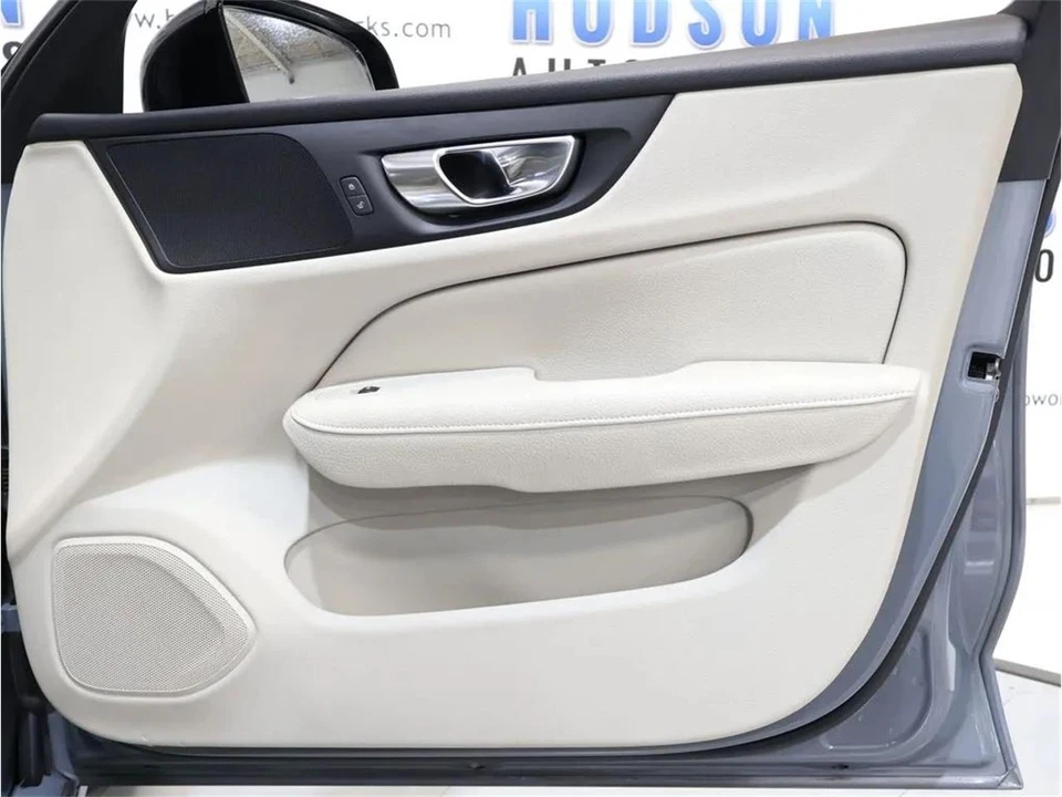 2022 Volvo S60 3rd Gen - Image 30 of 31