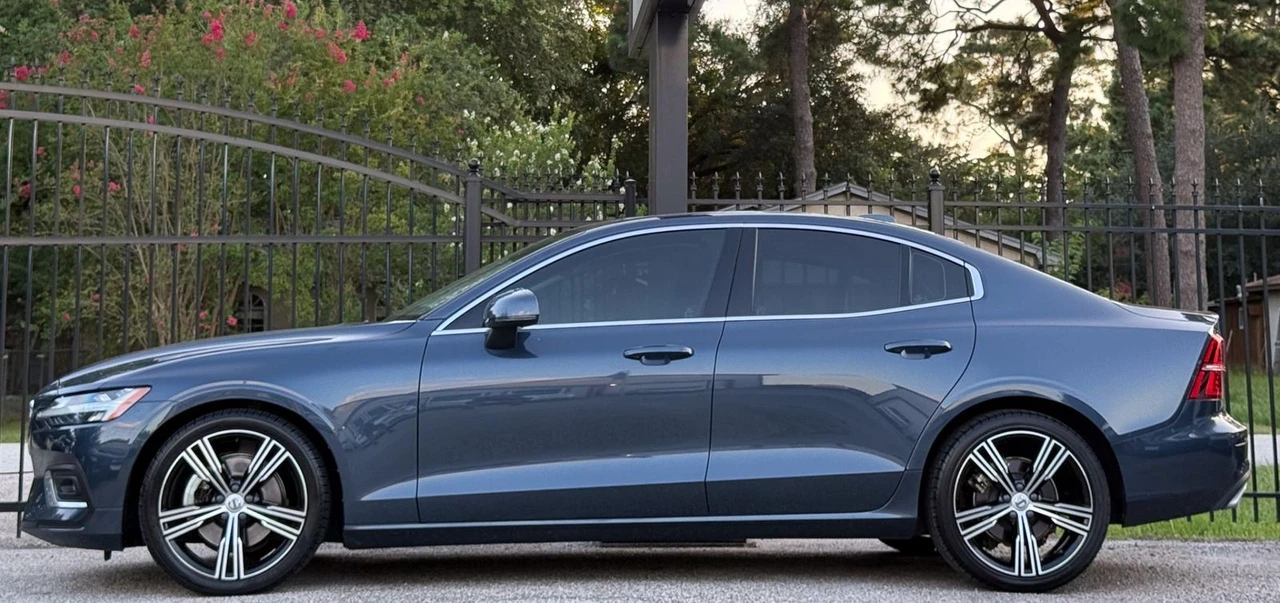 2022 Volvo S60 3rd Gen - Image 3 of 12