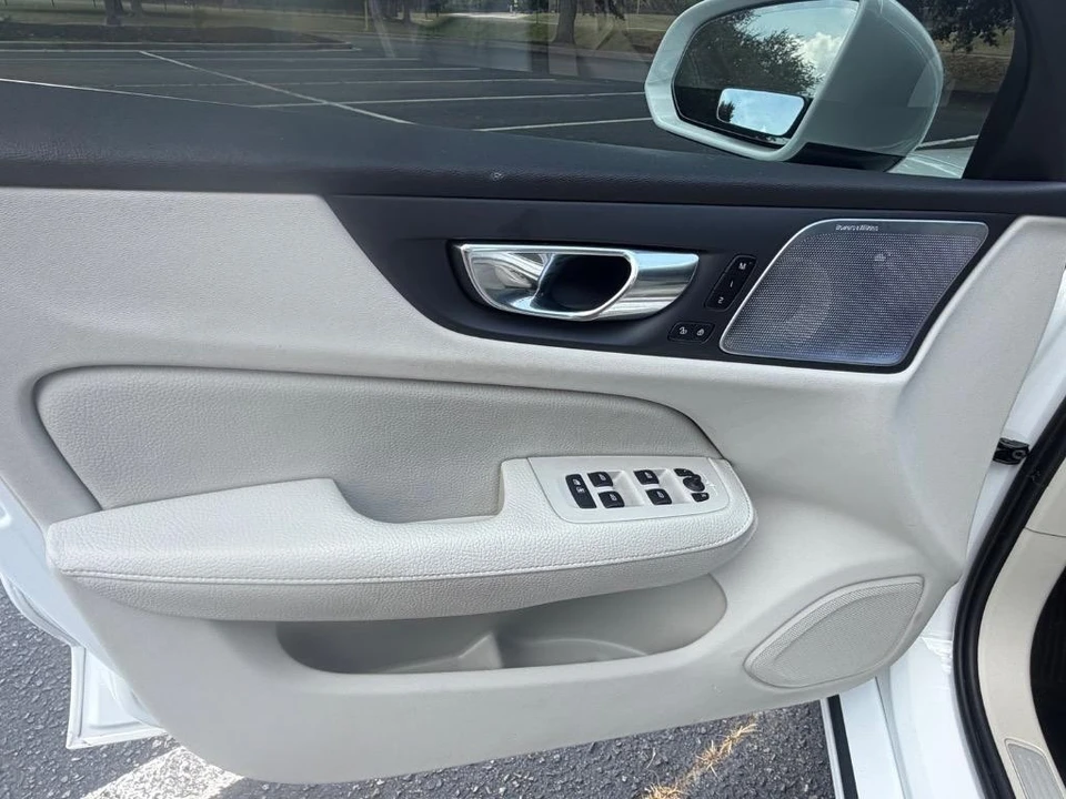 2022 Volvo S60 3rd Gen - Image 4 of 31