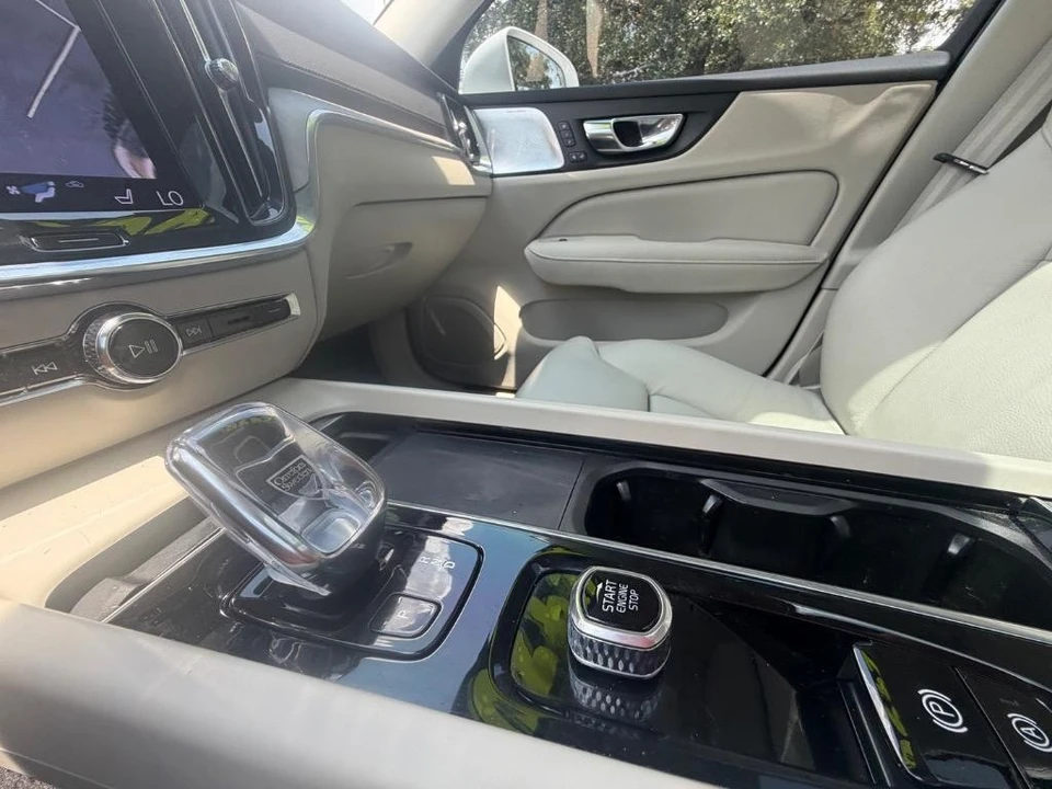2022 Volvo S60 3rd Gen - Image 21 of 31
