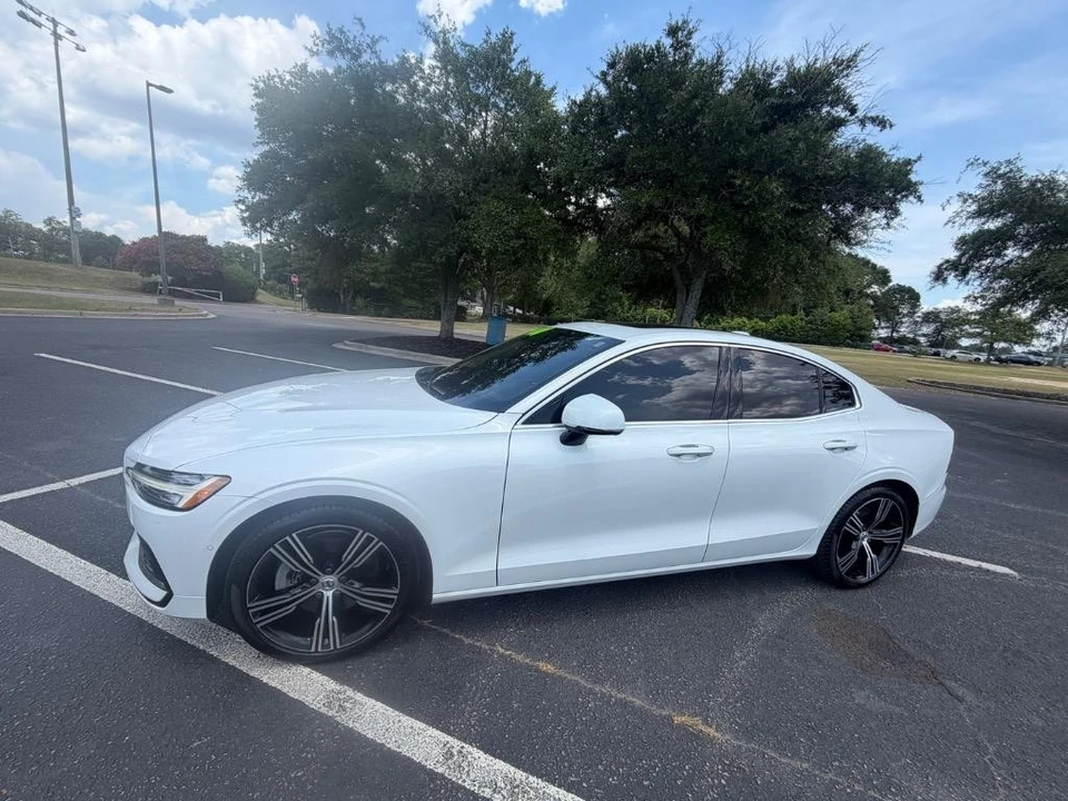 2022 Volvo S60 3rd Gen - Image 2 of 31