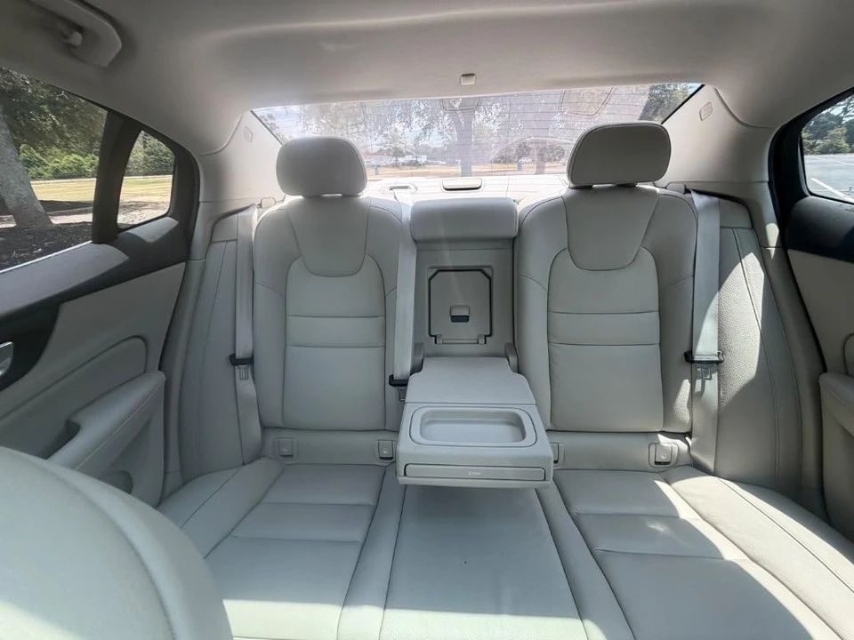 2022 Volvo S60 3rd Gen - Image 28 of 31