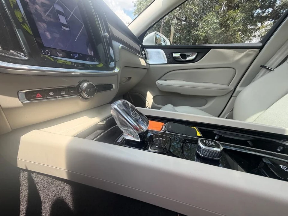 2022 Volvo S60 3rd Gen - Image 19 of 31