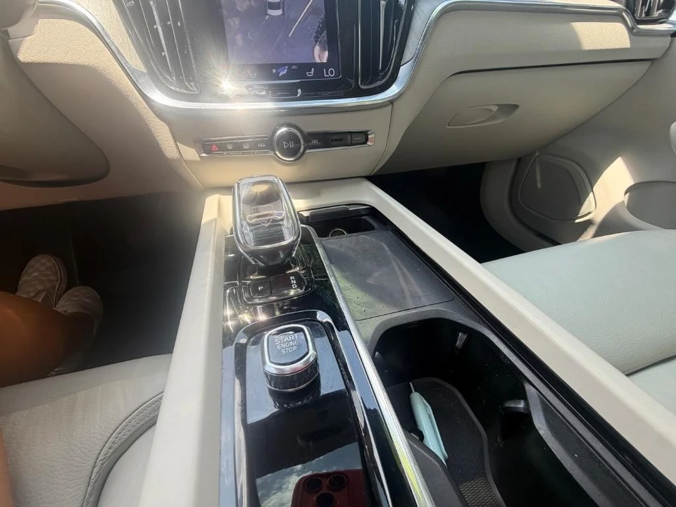 2022 Volvo S60 3rd Gen - Image 22 of 31
