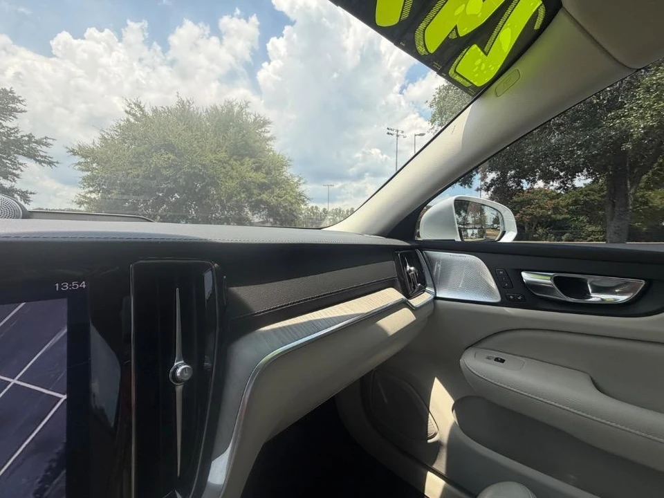 2022 Volvo S60 3rd Gen - Image 27 of 31