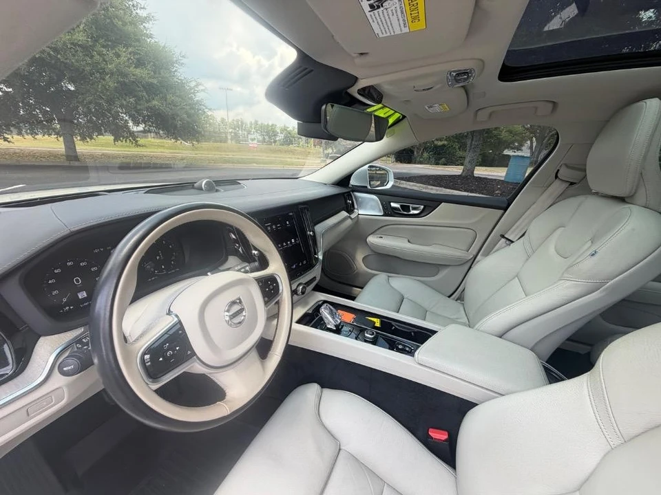 2022 Volvo S60 3rd Gen - Image 11 of 31