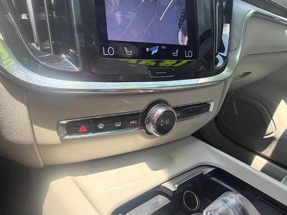 2022 Volvo S60 3rd Gen - Image 18 of 31