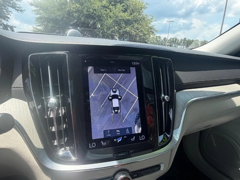 2022 Volvo S60 3rd Gen - Image 16 of 31