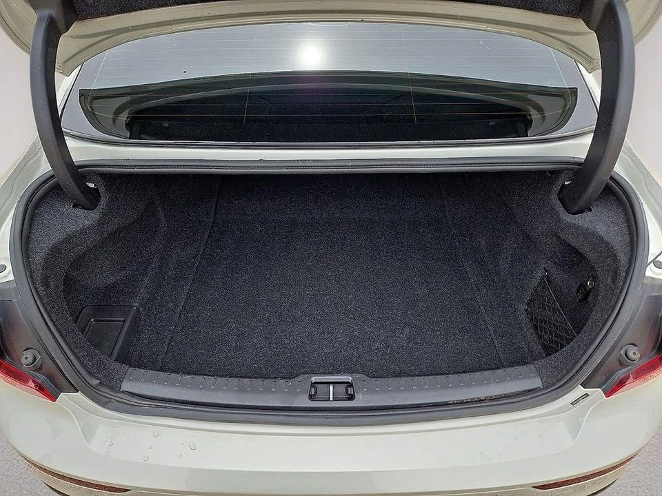 2022 Volvo S60 3rd Gen - Image 6 of 12