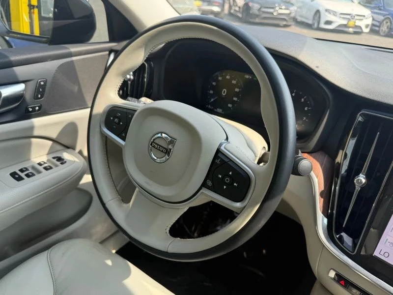 2022 Volvo S60 3rd Gen - Image 10 of 12