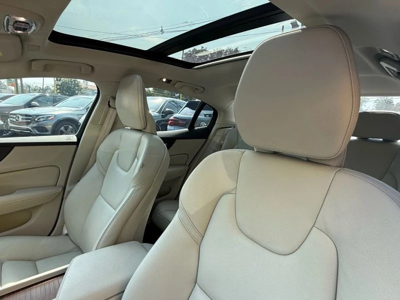 2022 Volvo S60 3rd Gen - Image 9 of 12