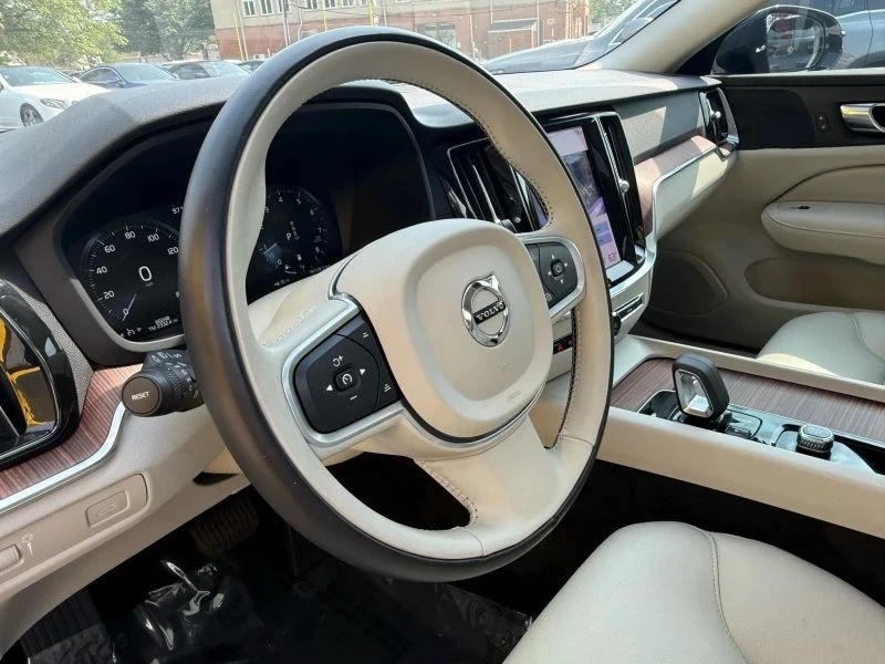 2022 Volvo S60 3rd Gen - Image 8 of 12
