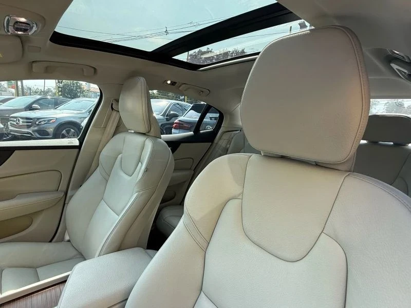 2022 Volvo S60 3rd Gen - Image 9 of 12