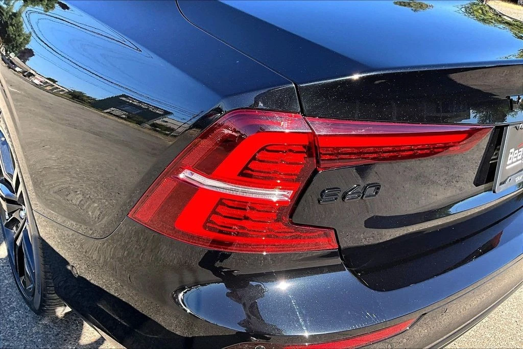 2022 Volvo S60 3rd Gen - Image 28 of 31