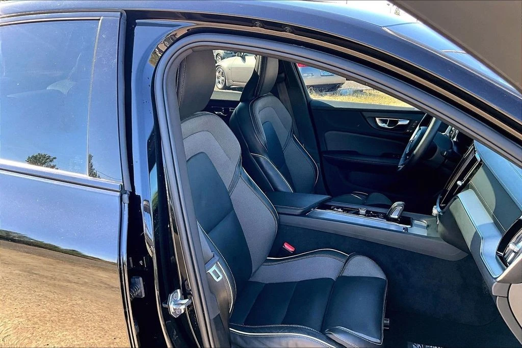 2022 Volvo S60 3rd Gen - Image 10 of 31