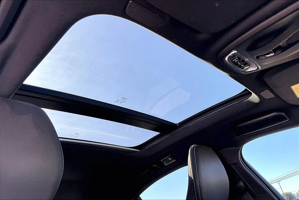 2022 Volvo S60 3rd Gen - Image 15 of 31