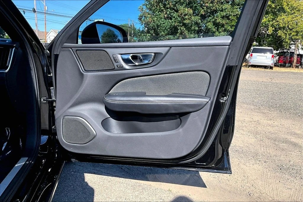 2022 Volvo S60 3rd Gen - Image 23 of 31