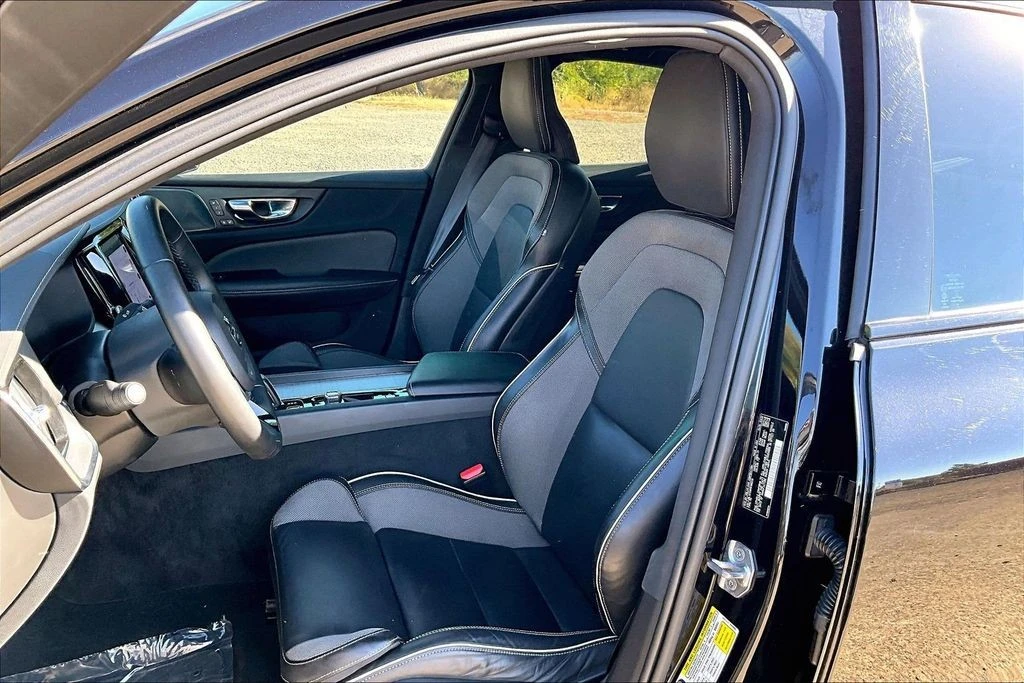 2022 Volvo S60 3rd Gen - Image 9 of 31