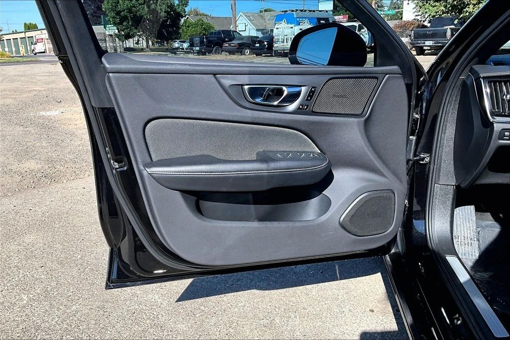 2022 Volvo S60 3rd Gen - Image 22 of 31