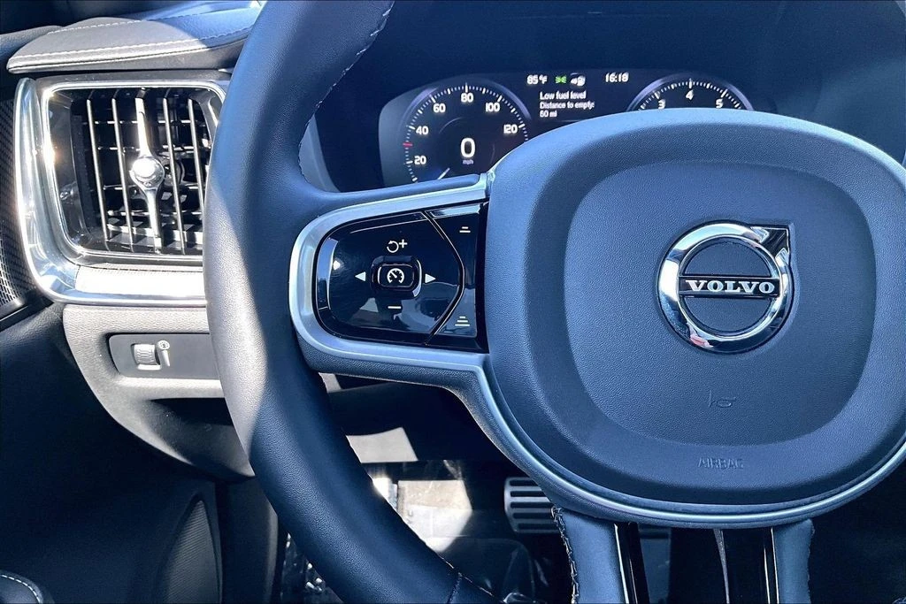 2022 Volvo S60 3rd Gen - Image 24 of 31