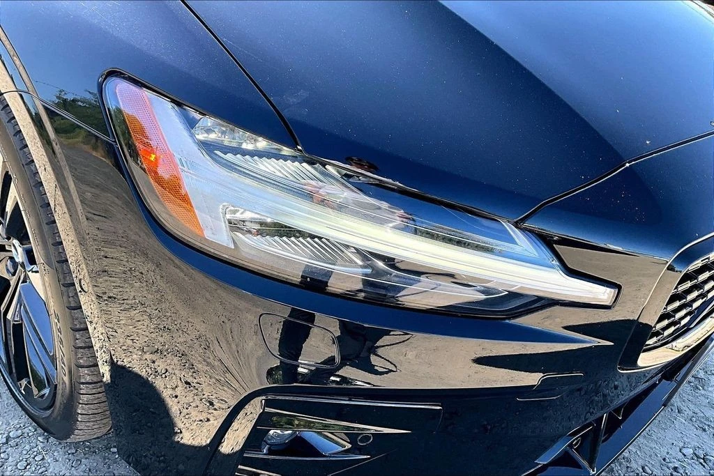 2022 Volvo S60 3rd Gen - Image 27 of 31
