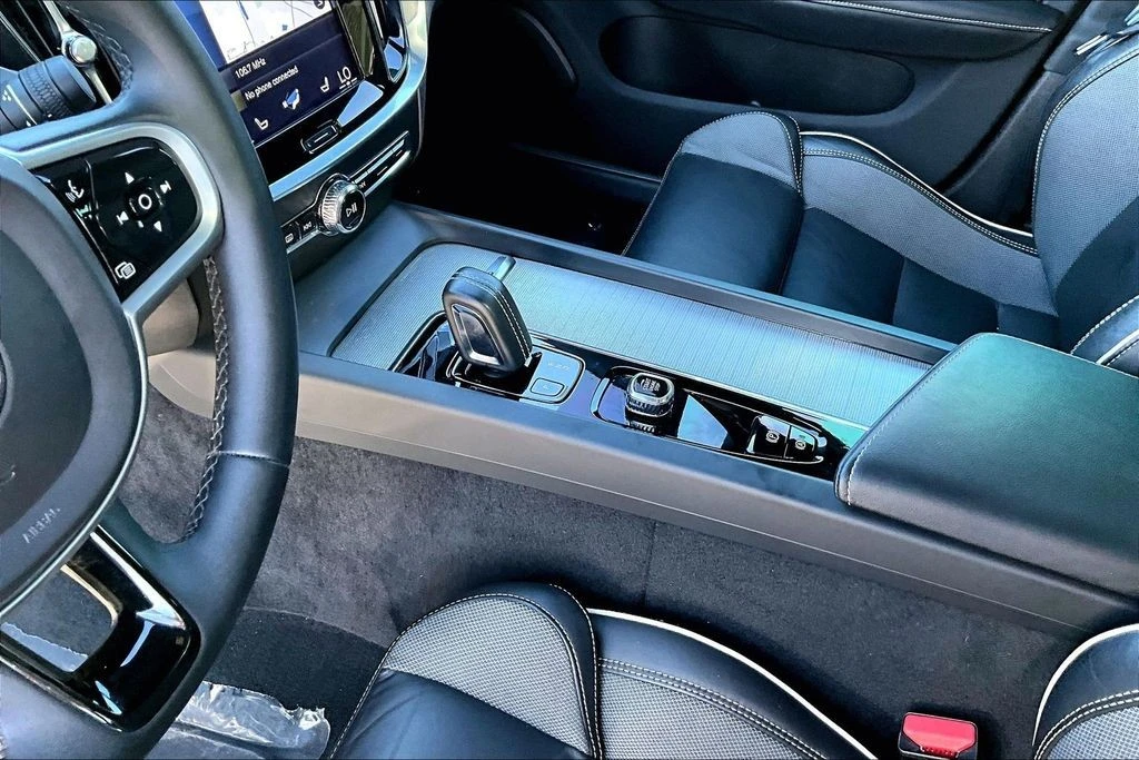 2022 Volvo S60 3rd Gen - Image 17 of 31