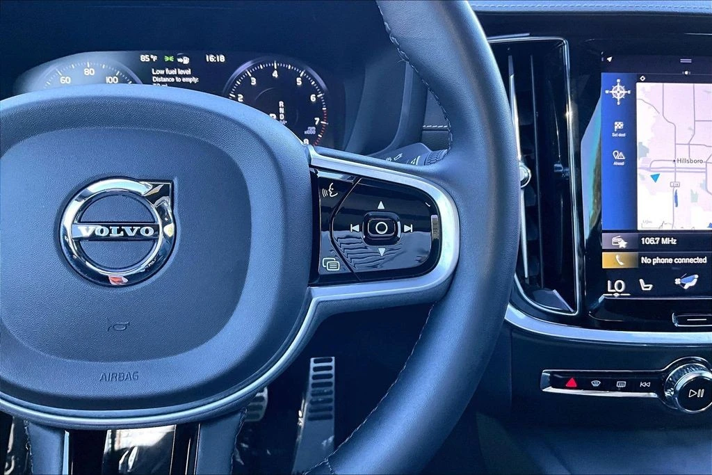 2022 Volvo S60 3rd Gen - Image 25 of 31