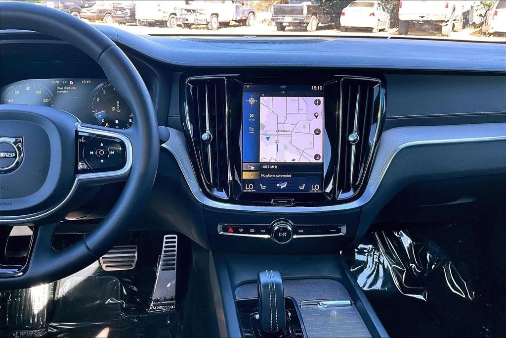 2022 Volvo S60 3rd Gen - Image 8 of 31