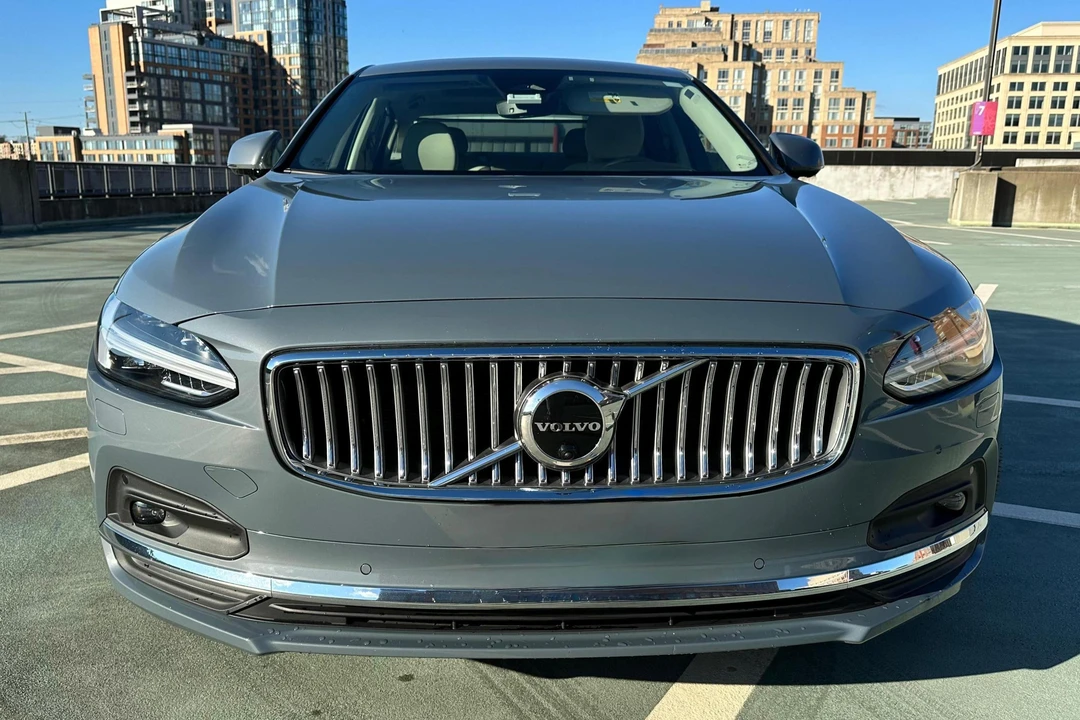 2022 Volvo S90 - Image 2 of 31