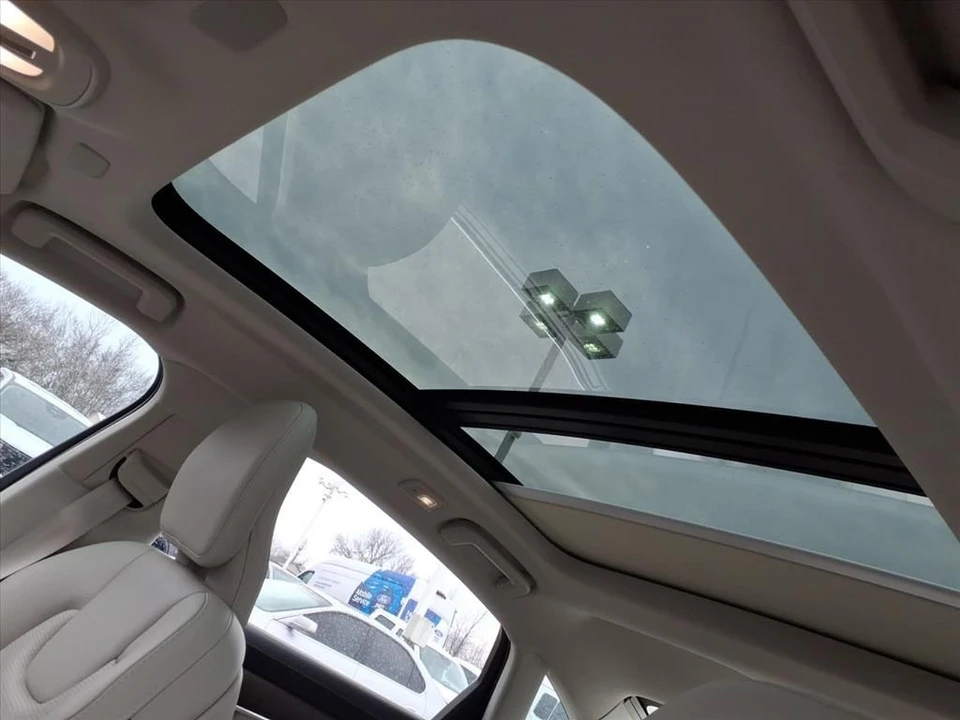 2022 Volvo S90 - Image 10 of 12