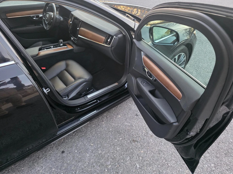 2022 Volvo S90 - Image 19 of 21