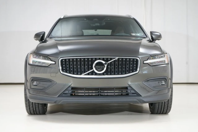 2022 Volvo V60 2nd Gen - Image 8 of 21