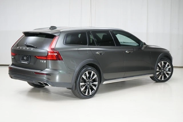 2022 Volvo V60 2nd Gen - Image 16 of 21