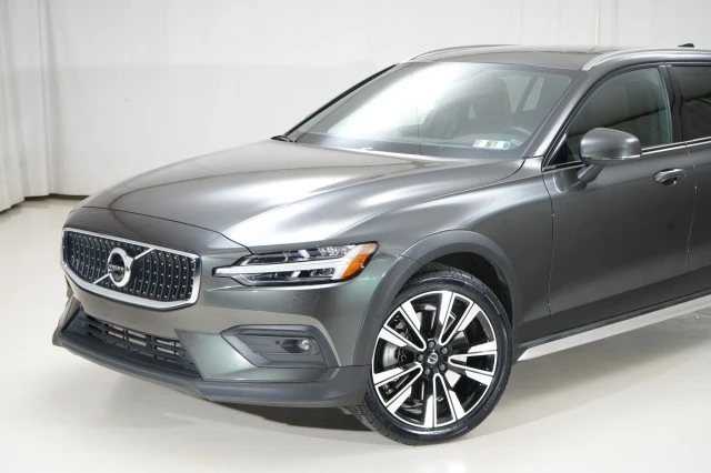 2022 Volvo V60 2nd Gen - Image 5 of 21