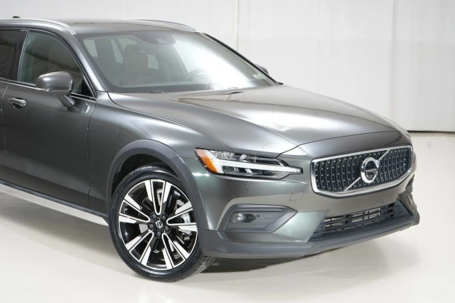 2022 Volvo V60 2nd Gen - Image 10 of 21