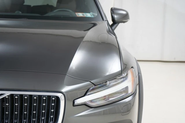 2022 Volvo V60 2nd Gen - Image 9 of 21
