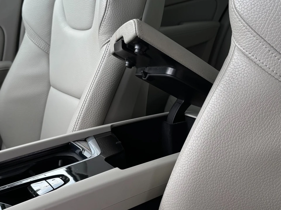 2022 Volvo V60 2nd Gen - Image 14 of 31