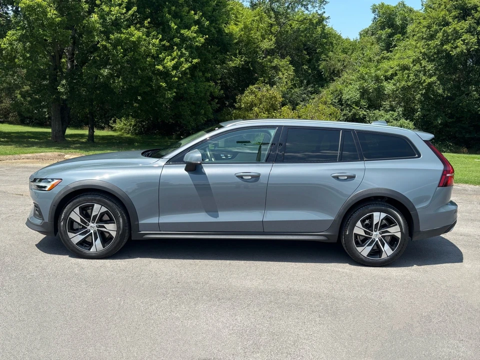 2022 Volvo V60 2nd Gen - Image 7 of 31