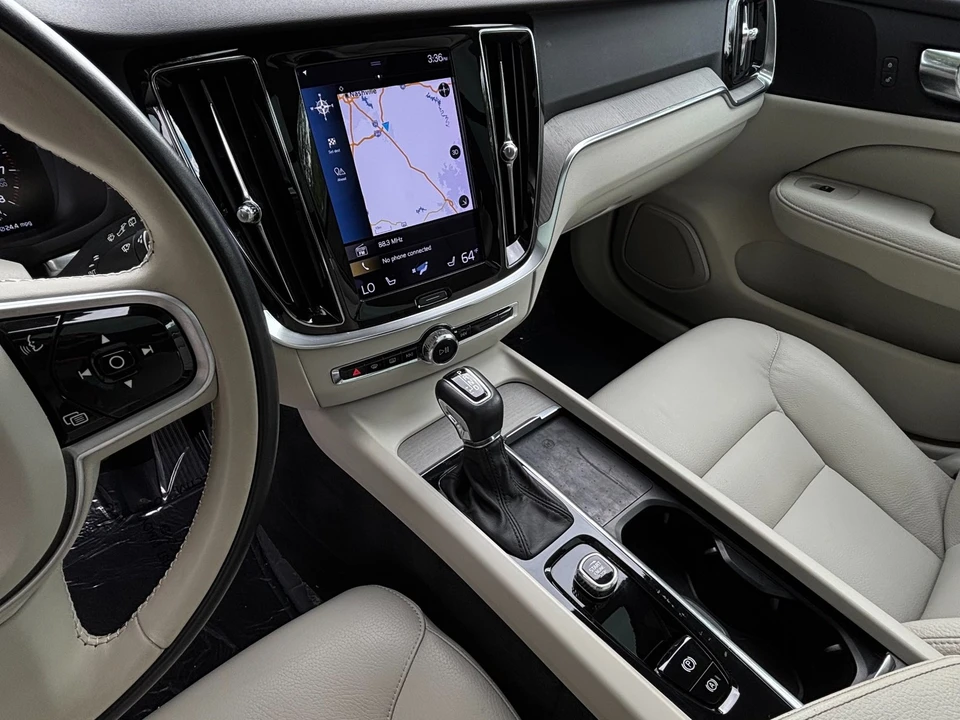 2022 Volvo V60 2nd Gen - Image 15 of 31
