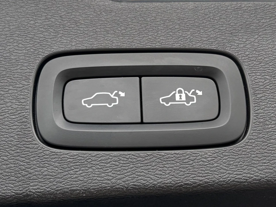 2022 Volvo V60 2nd Gen - Image 28 of 31