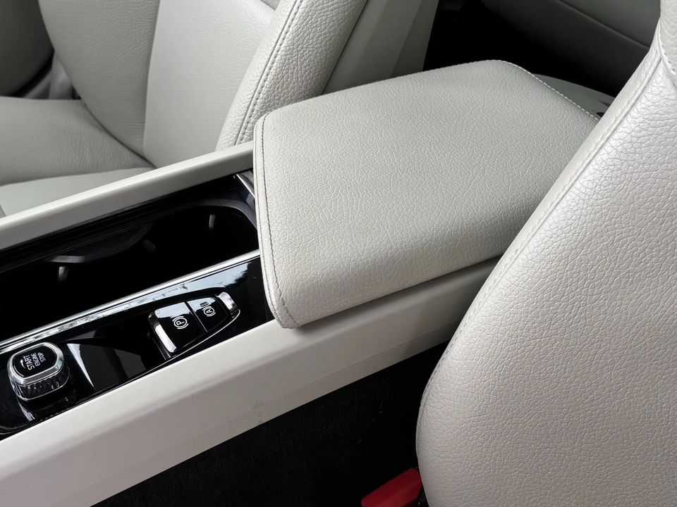 2022 Volvo V60 2nd Gen - Image 13 of 31