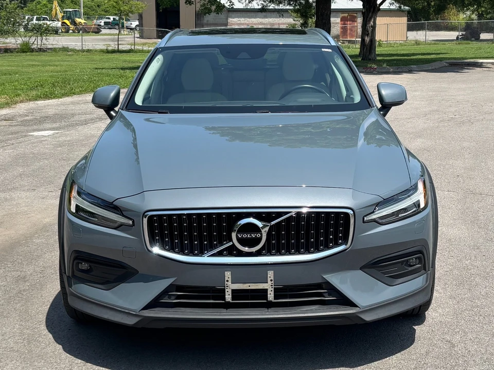 2022 Volvo V60 2nd Gen - Image 6 of 31