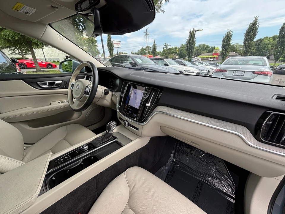 2022 Volvo V60 2nd Gen - Image 25 of 31