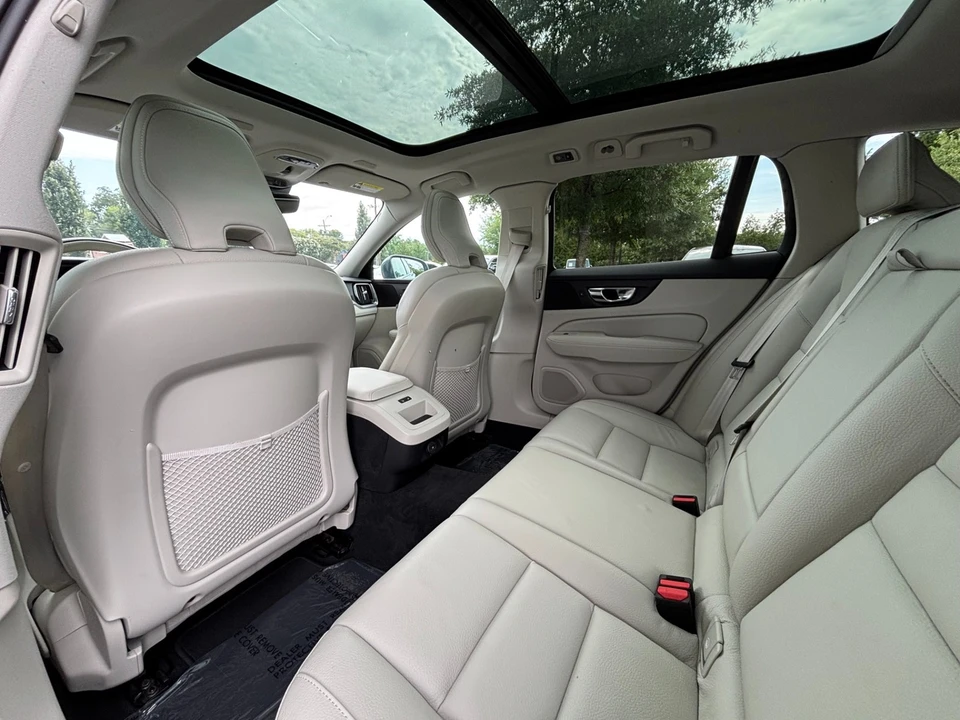 2022 Volvo V60 2nd Gen - Image 17 of 31