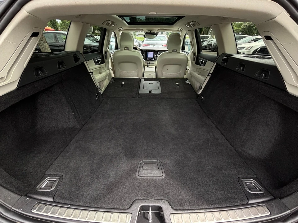 2022 Volvo V60 2nd Gen - Image 30 of 31