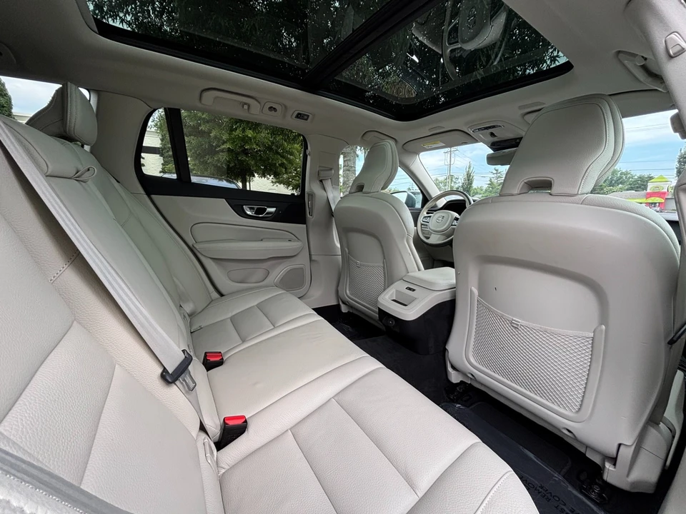 2022 Volvo V60 2nd Gen - Image 21 of 31