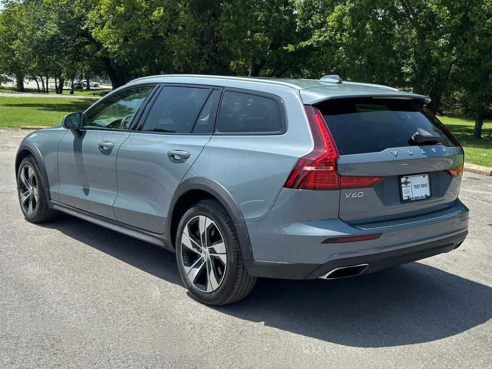 2022 Volvo V60 2nd Gen - Image 4 of 31
