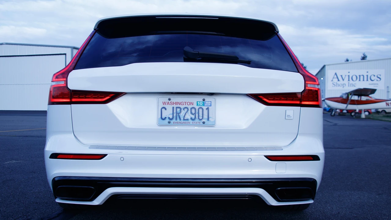 2022 Volvo V60 2nd Gen - Image 17 of 31