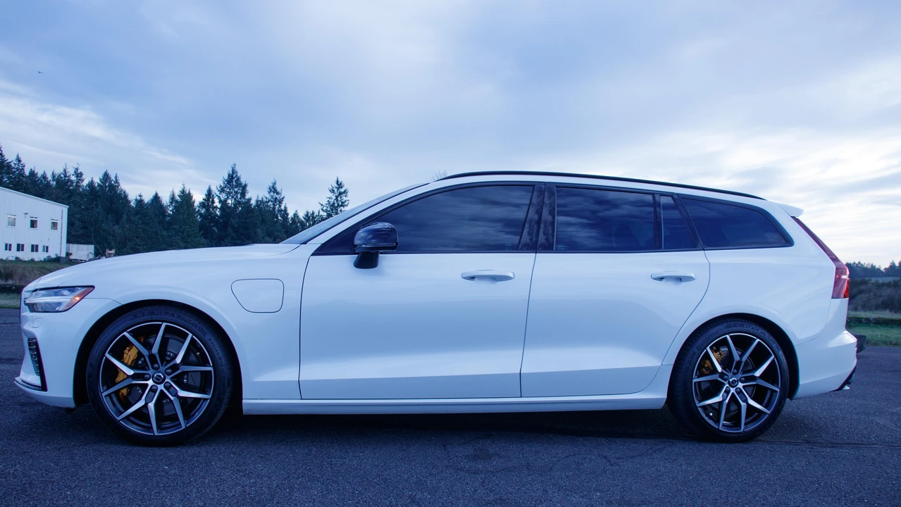 2022 Volvo V60 2nd Gen - Image 12 of 31
